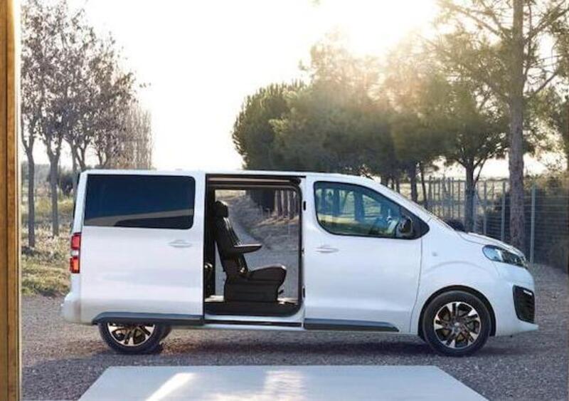 Opel Zafira-e Life (2020-->>) (19)