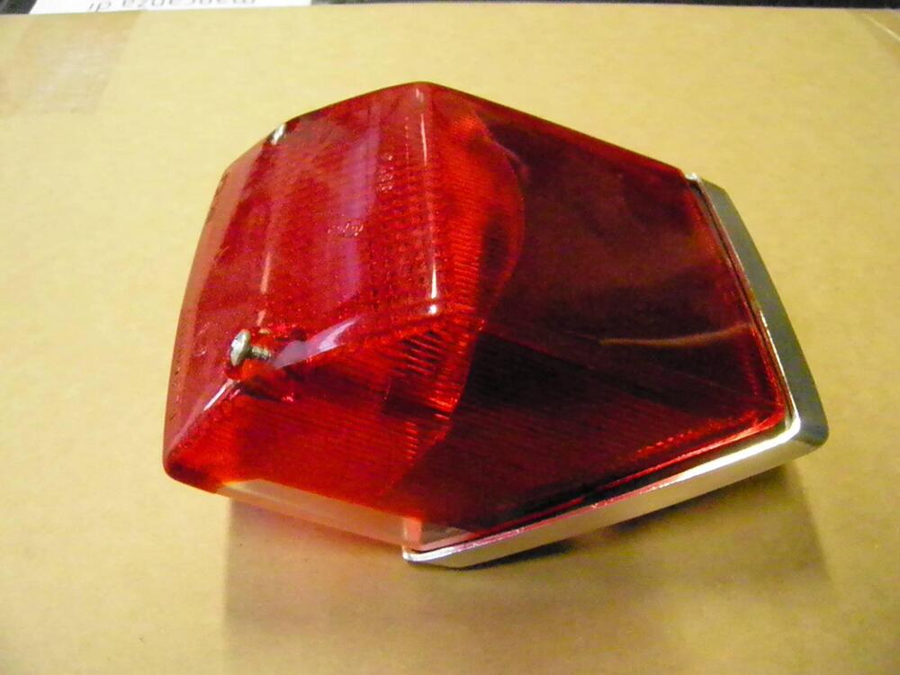 FANALE POST. APRILIA CODICE AP8112531 (3)