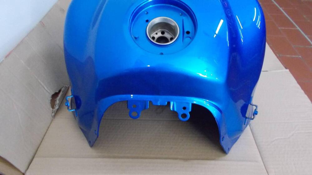 Serbatoio originale blu Suzuki per GSX-S F (4)