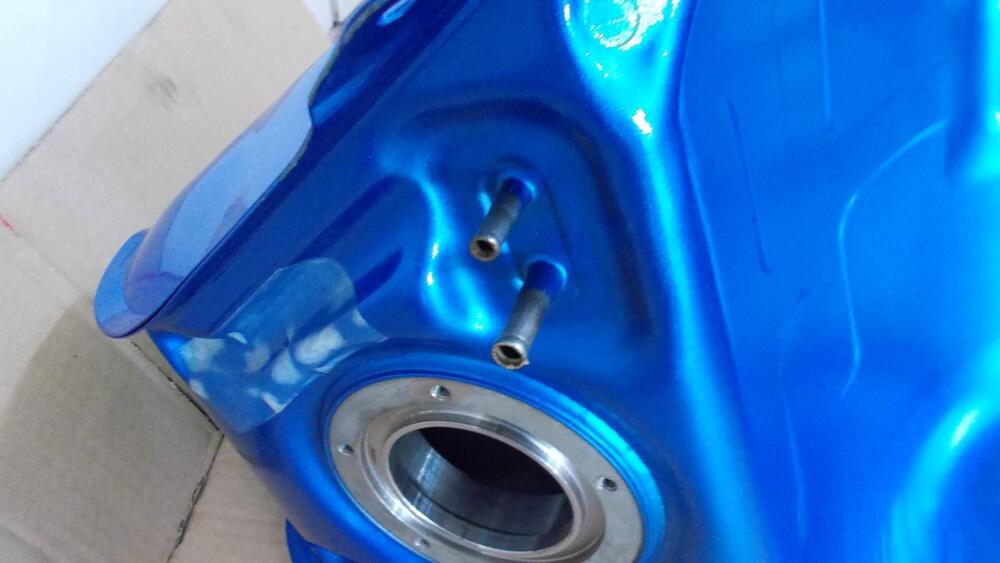 Serbatoio originale blu Suzuki per GSX-S F (8)