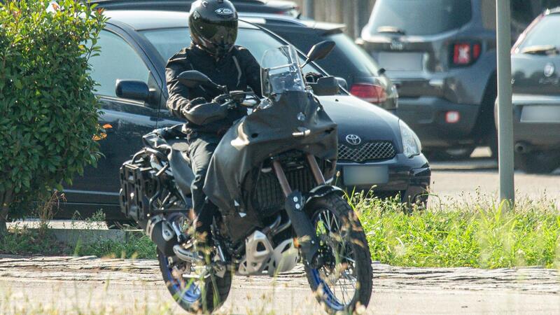 Yamaha T&eacute;n&eacute;r&eacute; 700, arriva la Adventure? Foto spia