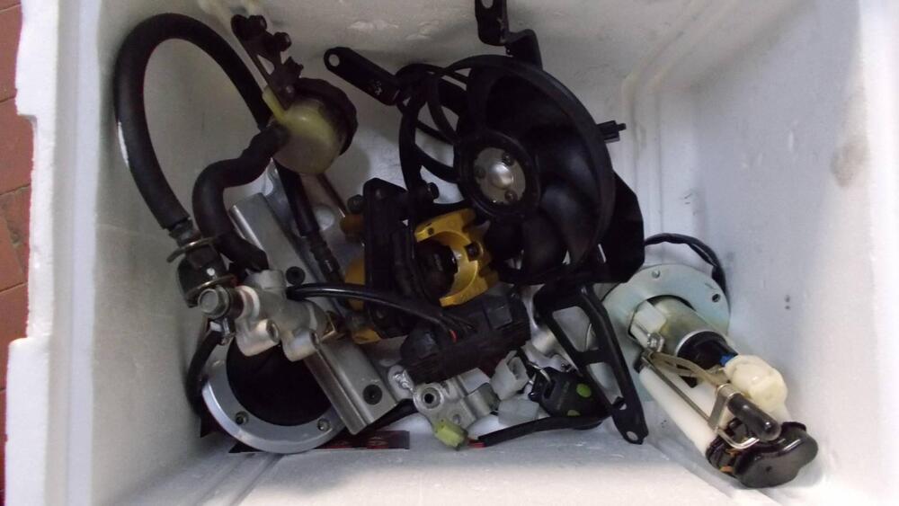 Vari ricambi usati Kawasaki ZX-6R anno 2005 (13)
