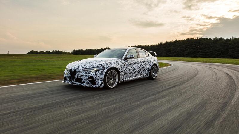 Alfa Romeo Giulia GTA: Raikkonen e Giovinazzi, test spettacolare in pista a Balocco [Video]