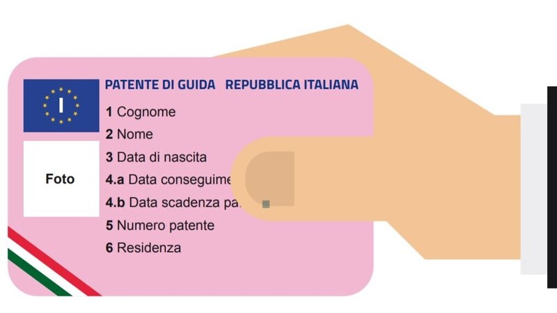 Guida con patente scaduta: non solo sanzioni