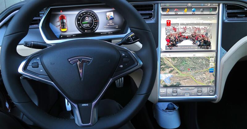 Tesla, Semaforo verde per nuova guida autonoma in versione Beta: FSD da 2K