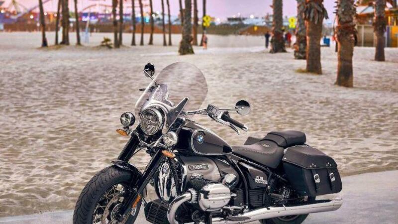 BMW R18 Classic 2021. La nuova touring molto heritage