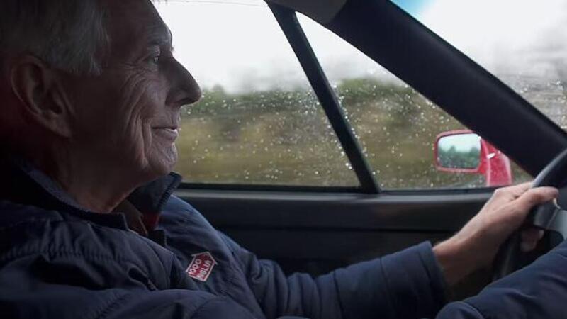 Ogni giorno un giro in Ferrari: John a 80 anni spiega la sua passione per le supercar 