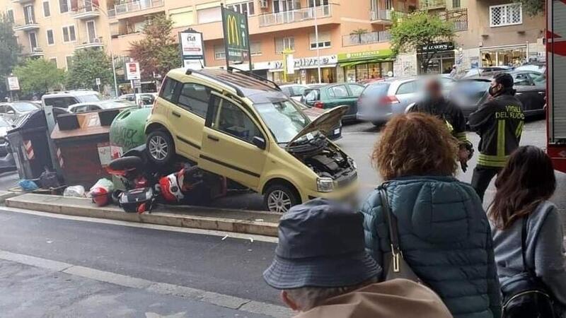 Cinecitt&agrave;, schiaccia scooter &ldquo;sharing&rdquo; con l&rsquo;auto dopo aver sbagliato manovra