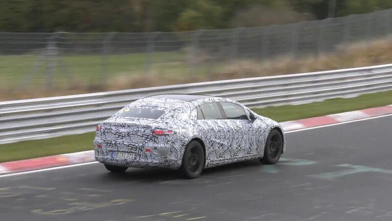 Mercedes EQS al N&uuml;rburgring: la &quot;Classe S elettrica&quot; da 750km di autonomia scalda le batterie