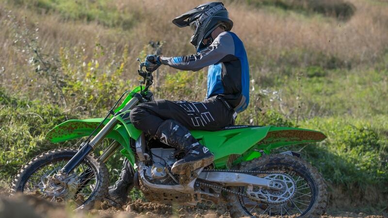 Kawasaki KX 250 e 450 2021: TEST, balzo in avanti della 250, tutta nuova