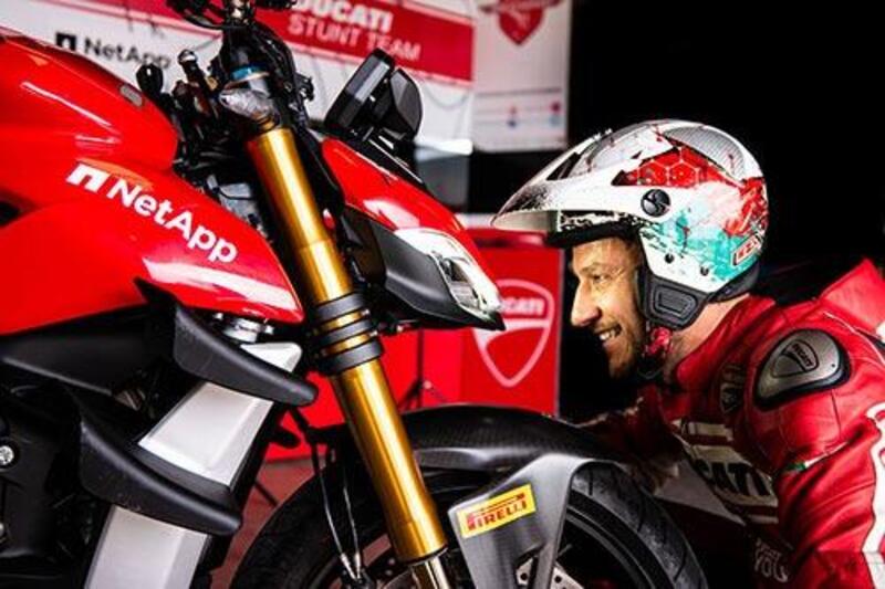 Lo stuntman (e pilota) che tira il collo alla Ducati Streetfighter S V4