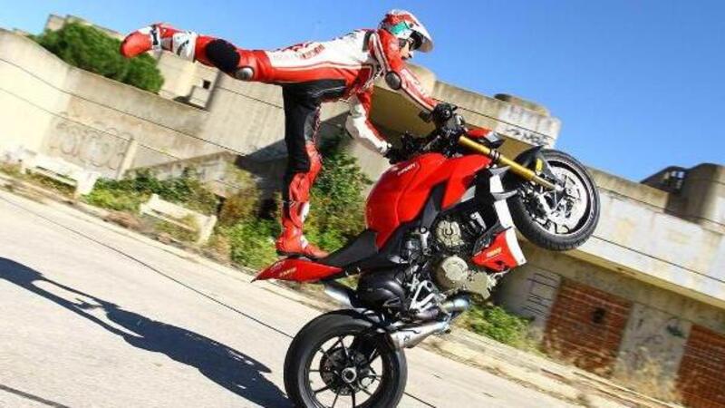 Lo stuntman (e pilota) che tira il collo alla Ducati Streetfighter S V4