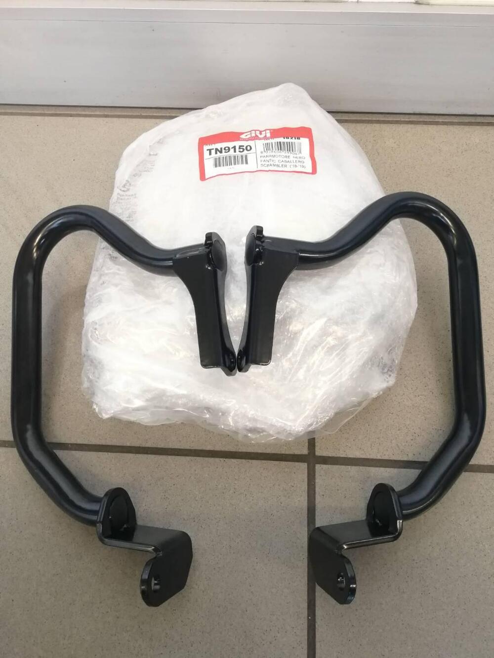 PARAMOTORE NERO FANTIC CABALLERO SCRAMBLER Givi (2)