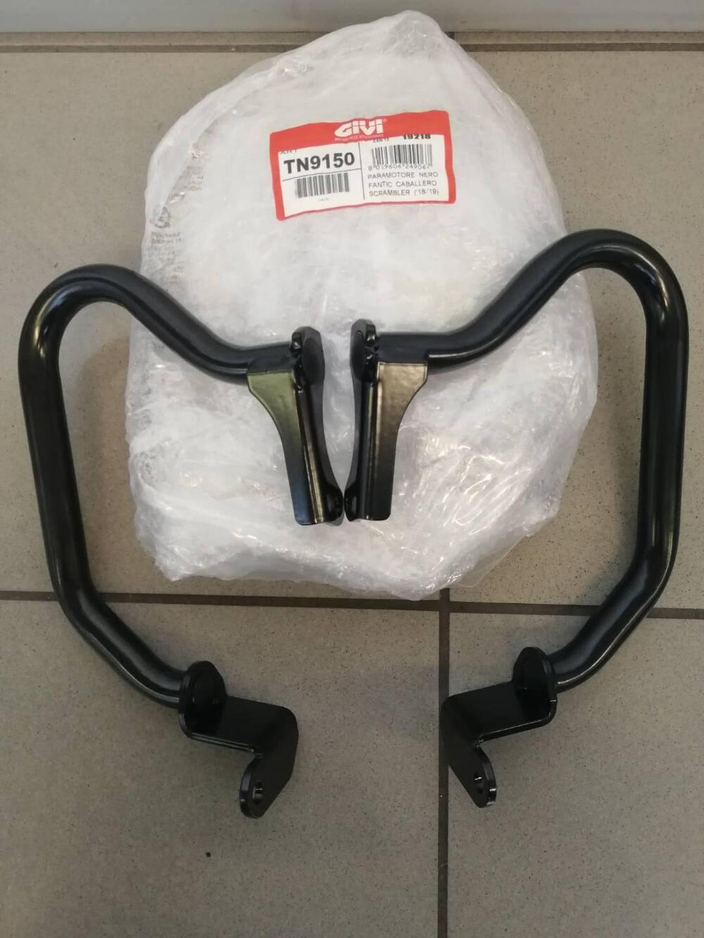 PARAMOTORE NERO FANTIC CABALLERO SCRAMBLER Givi (3)