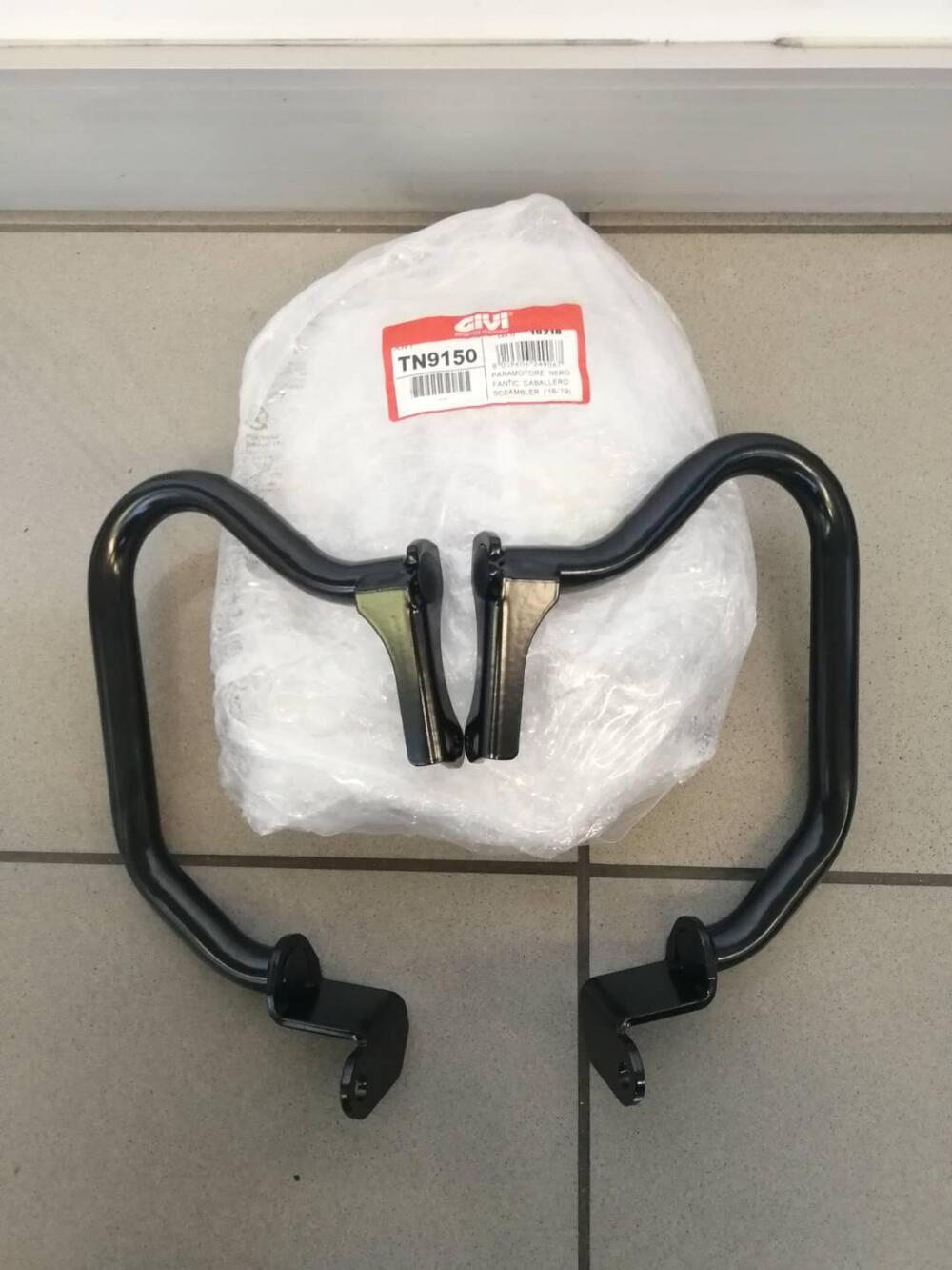 PARAMOTORE NERO FANTIC CABALLERO SCRAMBLER Givi (5)