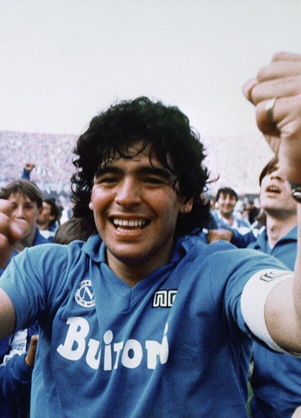&ldquo;Ho visto Diego e dico &lsquo;o vero&rdquo;, il libro di Ferrara che celebrava i 60 anni di Maradona