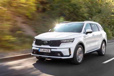 Nuovo Kia Sorento 4, Tutto &ldquo;grinta e ibrido&rdquo;: primo test del 1.6 Turbo HEV [video]