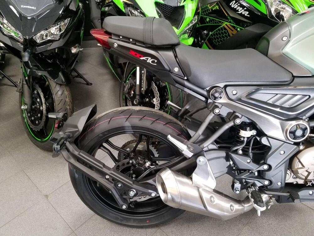 Voge Trofeo 300AC (2021 - 25) (7)