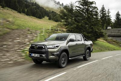 Toyota HILUX 2020 | Restyling per il pickup ora con 204 CV e allestimento Invincible