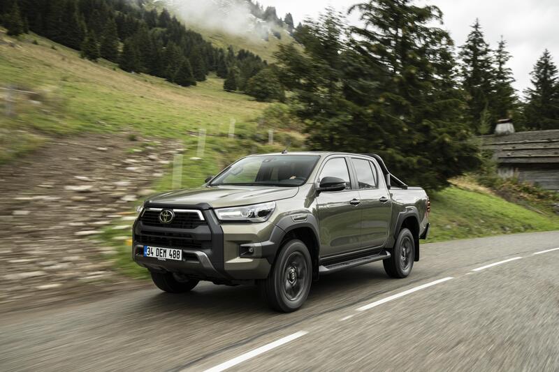 Toyota HILUX 2020 | Restyling per il pickup ora con 204 CV e allestimento Invincible