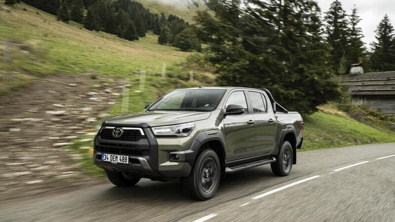 Toyota HILUX 2020 | Restyling per il pickup ora con 204 CV e allestimento Invincible