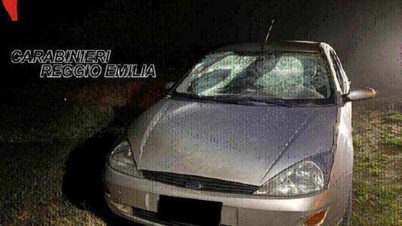 Inseguiti mentre erano in auto: lui accoltellato, lei stuprata. Cinque in manette