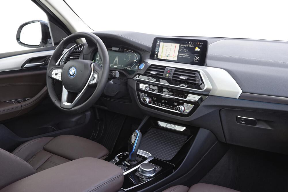 Abitacolo BMW iX3 elettrica