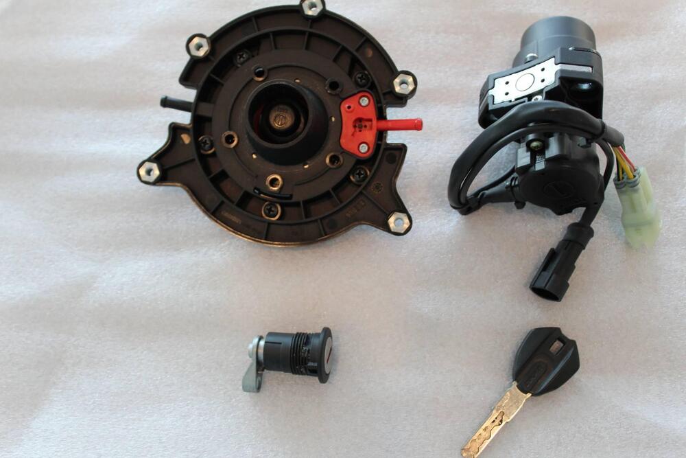 Kit completo serrature DUCATI MONSTER 696/796/1100 (2)