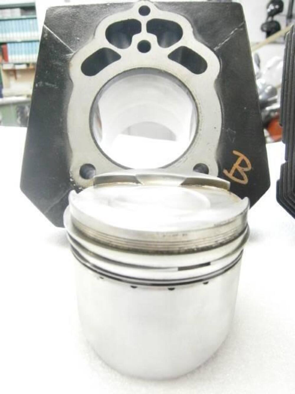 CILINDRI COMPLETI di PISTONI V35 FLORIDA-NTX Moto Guzzi (2)