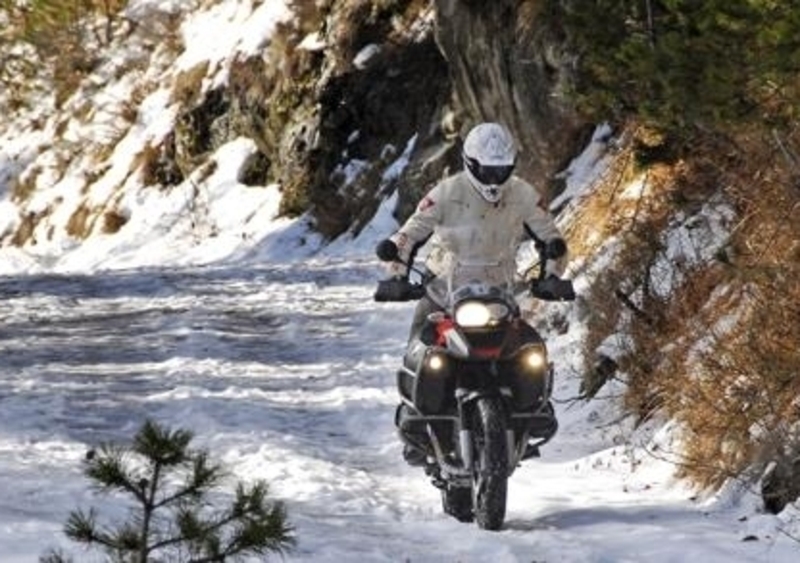 L&#039;obbligo delle catene a bordo non riguarda moto e scooter