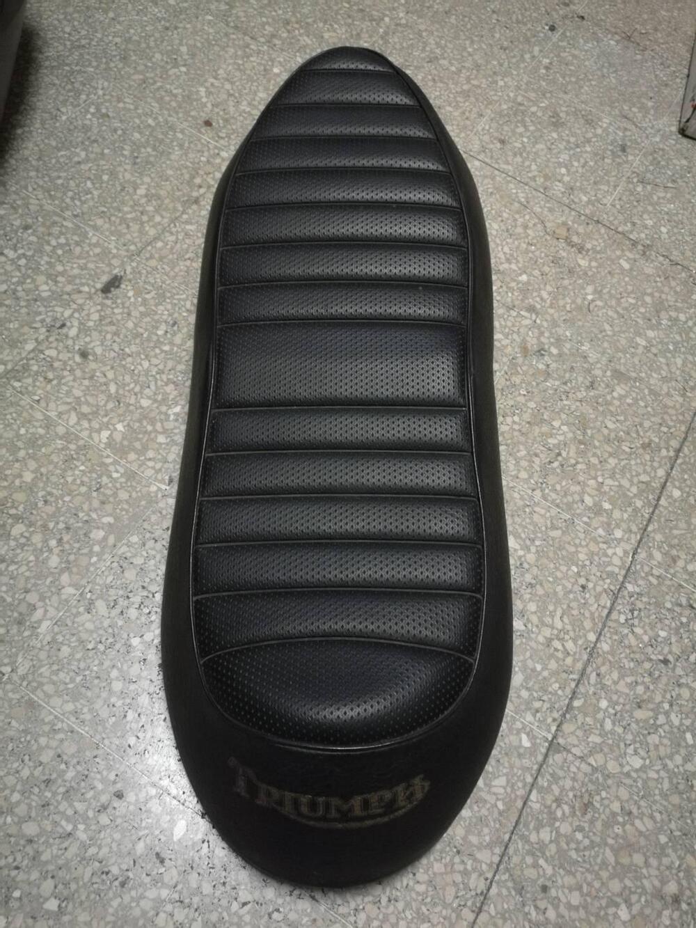 SELLA ORIGINALE BONNEVILLE EPOCA Triumph (2)