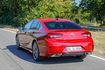 Nuova Insignia, Prova dell&rsquo;ammiraglia Opel in restyling 2021 [da 3 cilindri a GSI]