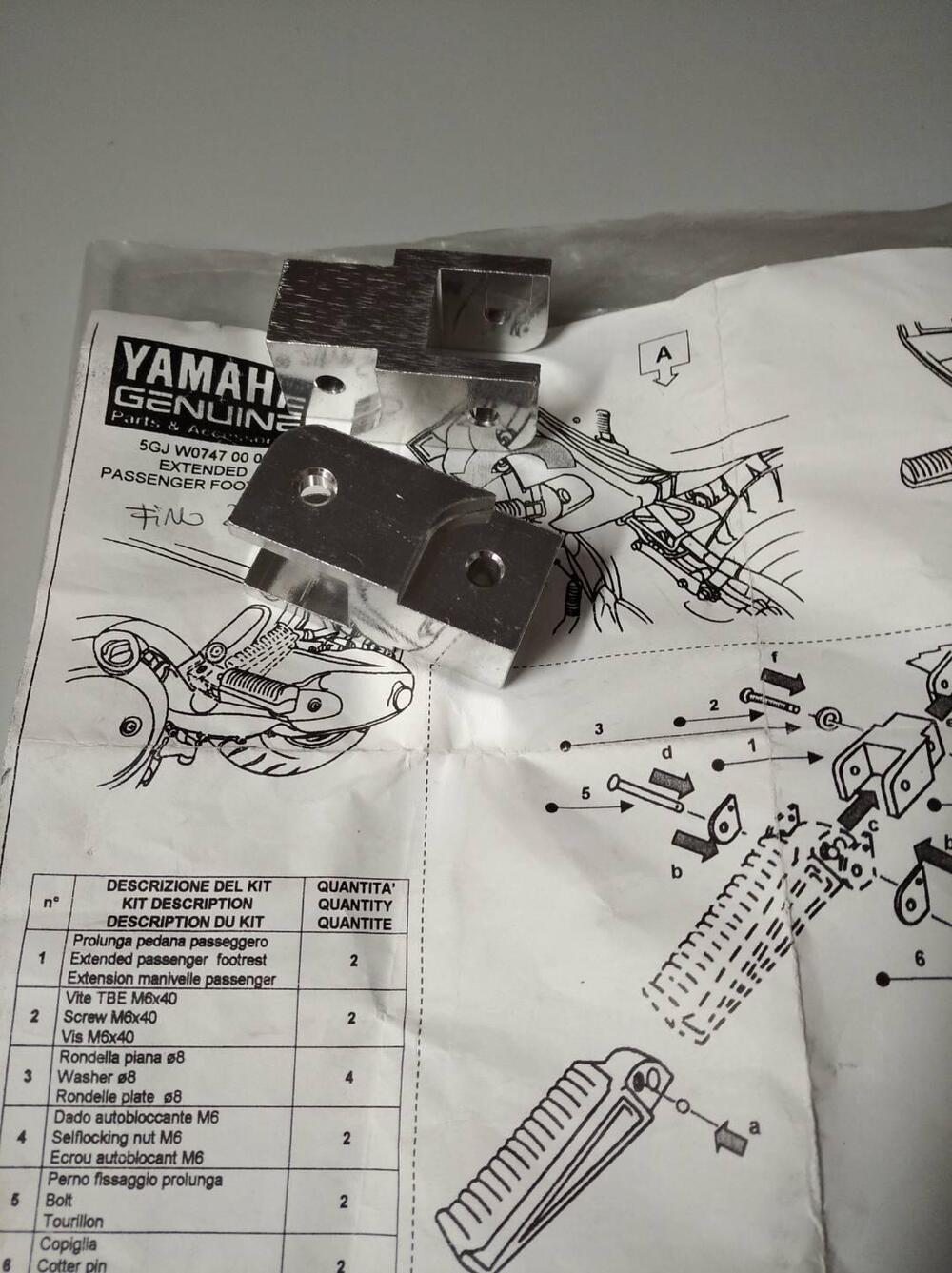 PEDANE PASSEGGERO ESTENSIONE YAMAHA TMAX 500