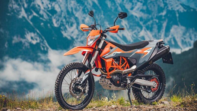 KTM 690 ENDURO R e KTM 690 SMC R 2021: foto e scheda tecnica