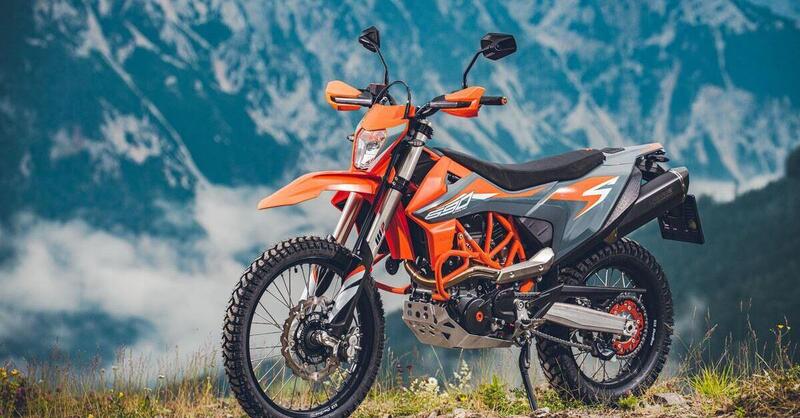 KTM 690 ENDURO R e KTM 690 SMC R 2021: foto e scheda tecnica