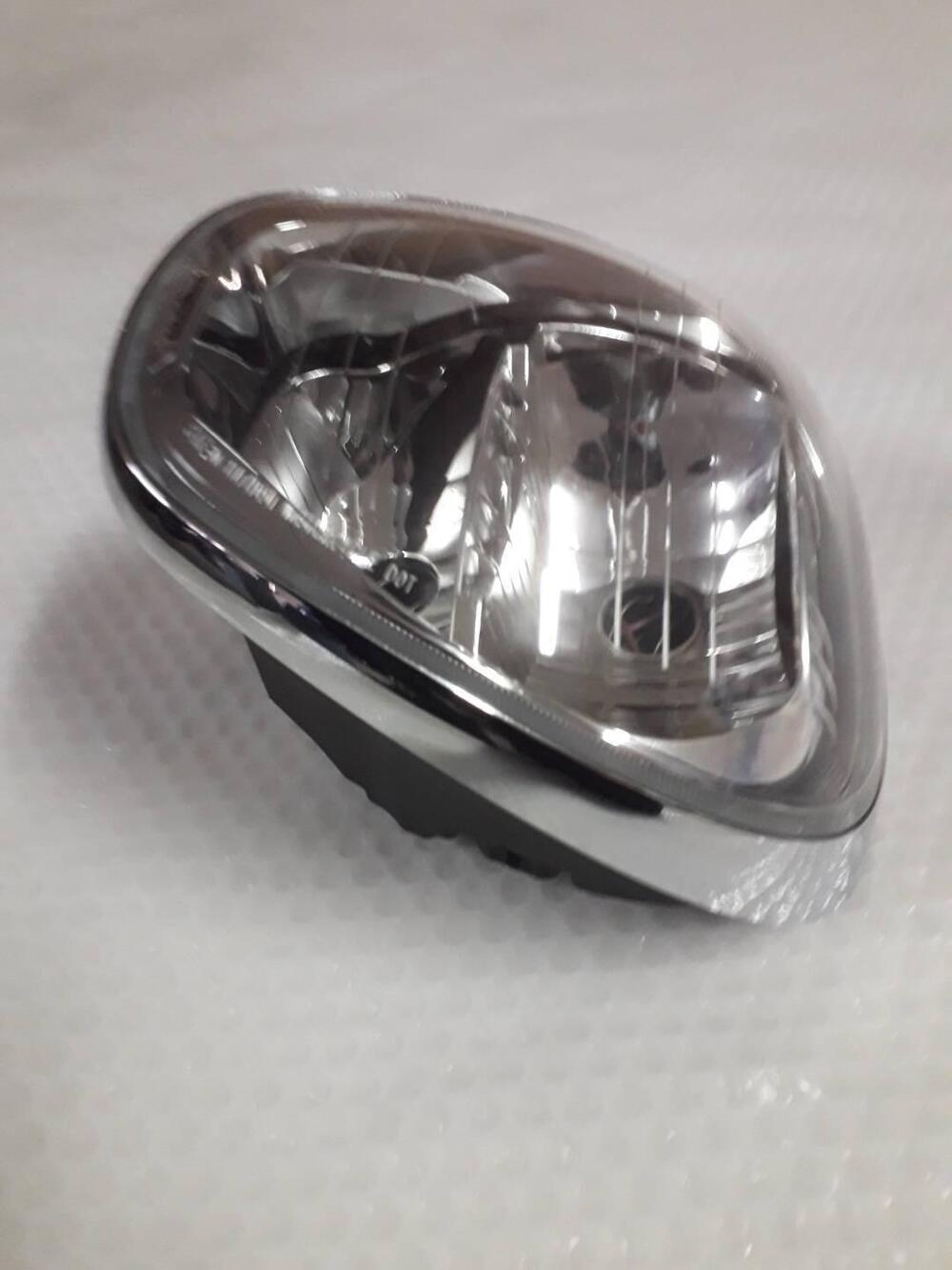 FARO ANTERIORE PIAGGIO BEVERLY. (2)