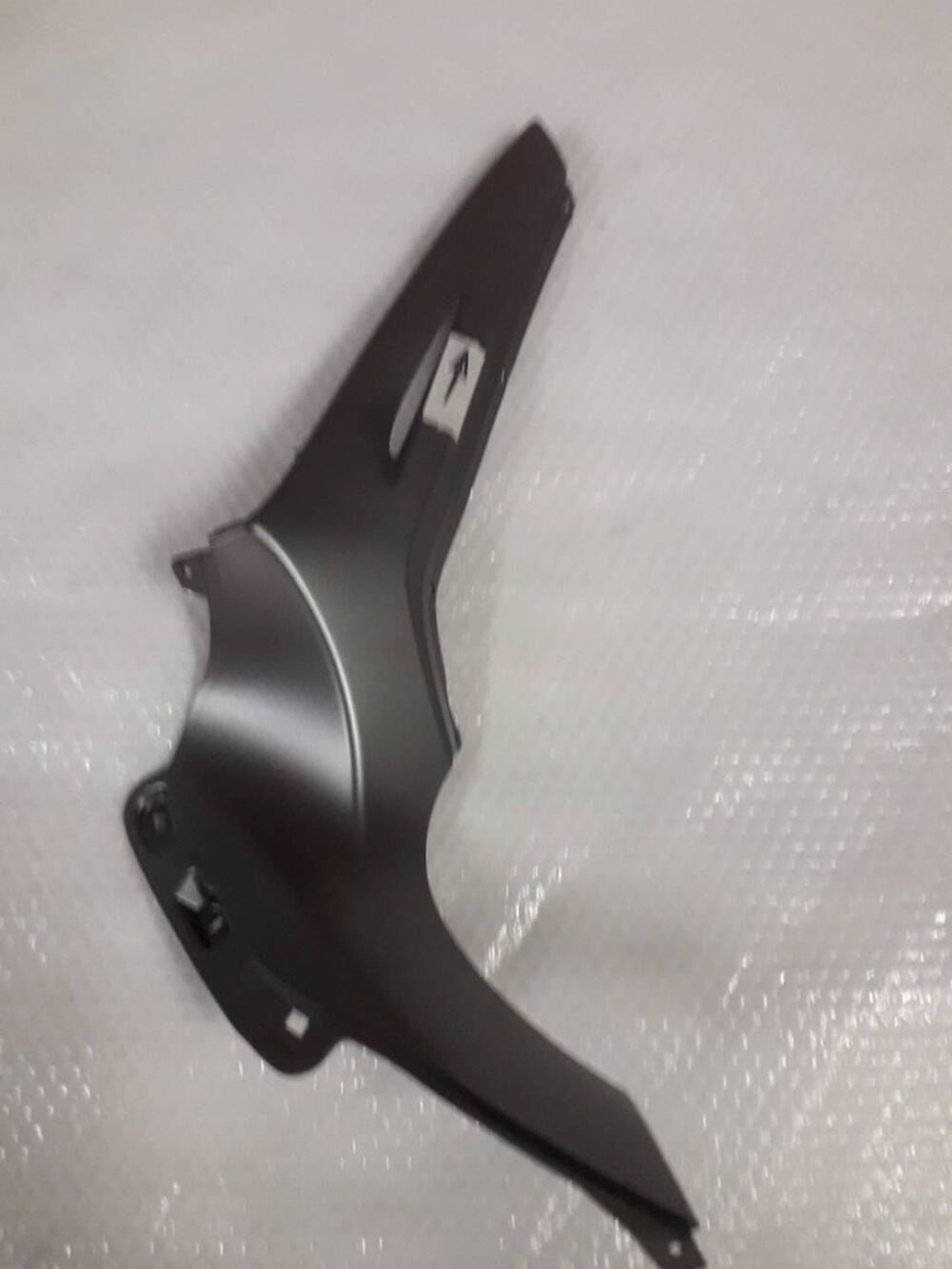 CARENATURA / COPERTURA CENTRALE SINISTRA BEVERLY Piaggio (2)