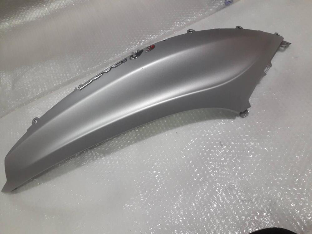 CARENA POSTERIORE DESTRA USATA PIAGGIO BEVERLY (3)