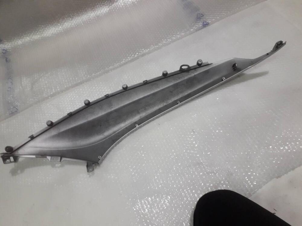 CARENA POSTERIORE DESTRA USATA PIAGGIO BEVERLY (4)