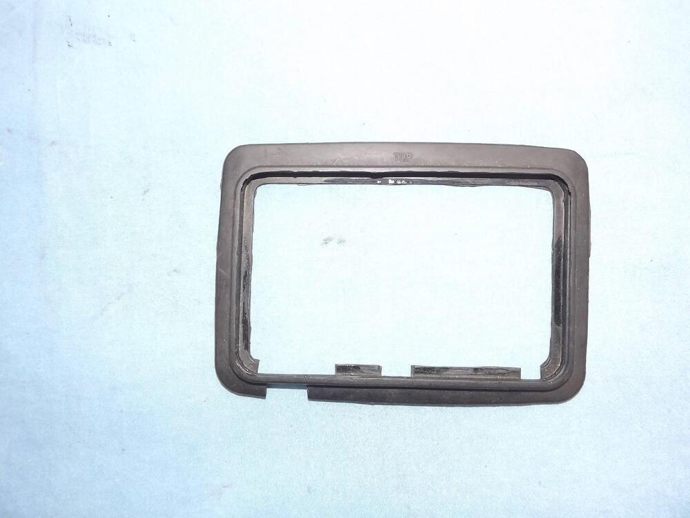 cornice faro Bimota SB4 ?