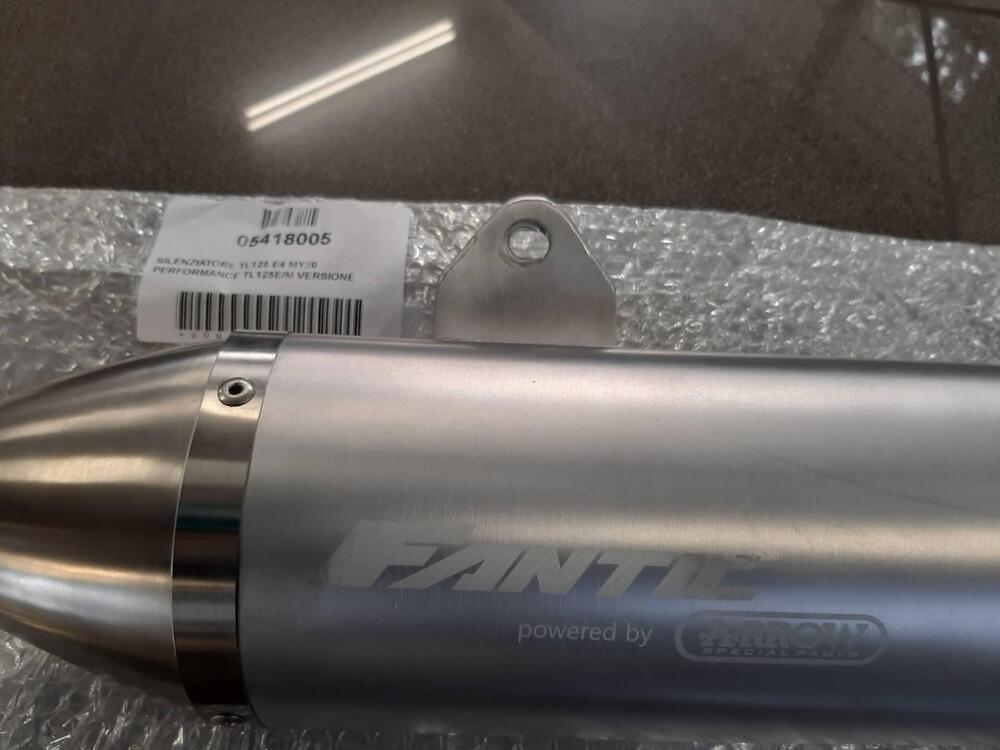 SILENZIATORE/SCARICO ORIGINALE ARROW FANTIC MOTARD Fantic Motor (3)