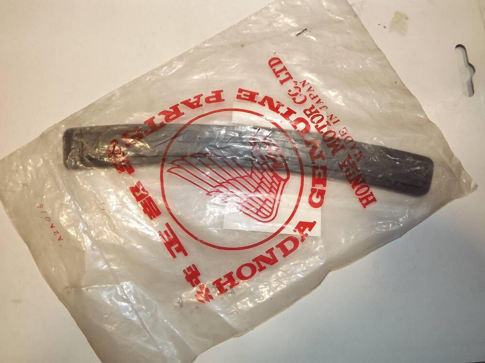 Adesivo copri maniglione post Vf750c 83 Honda (2)