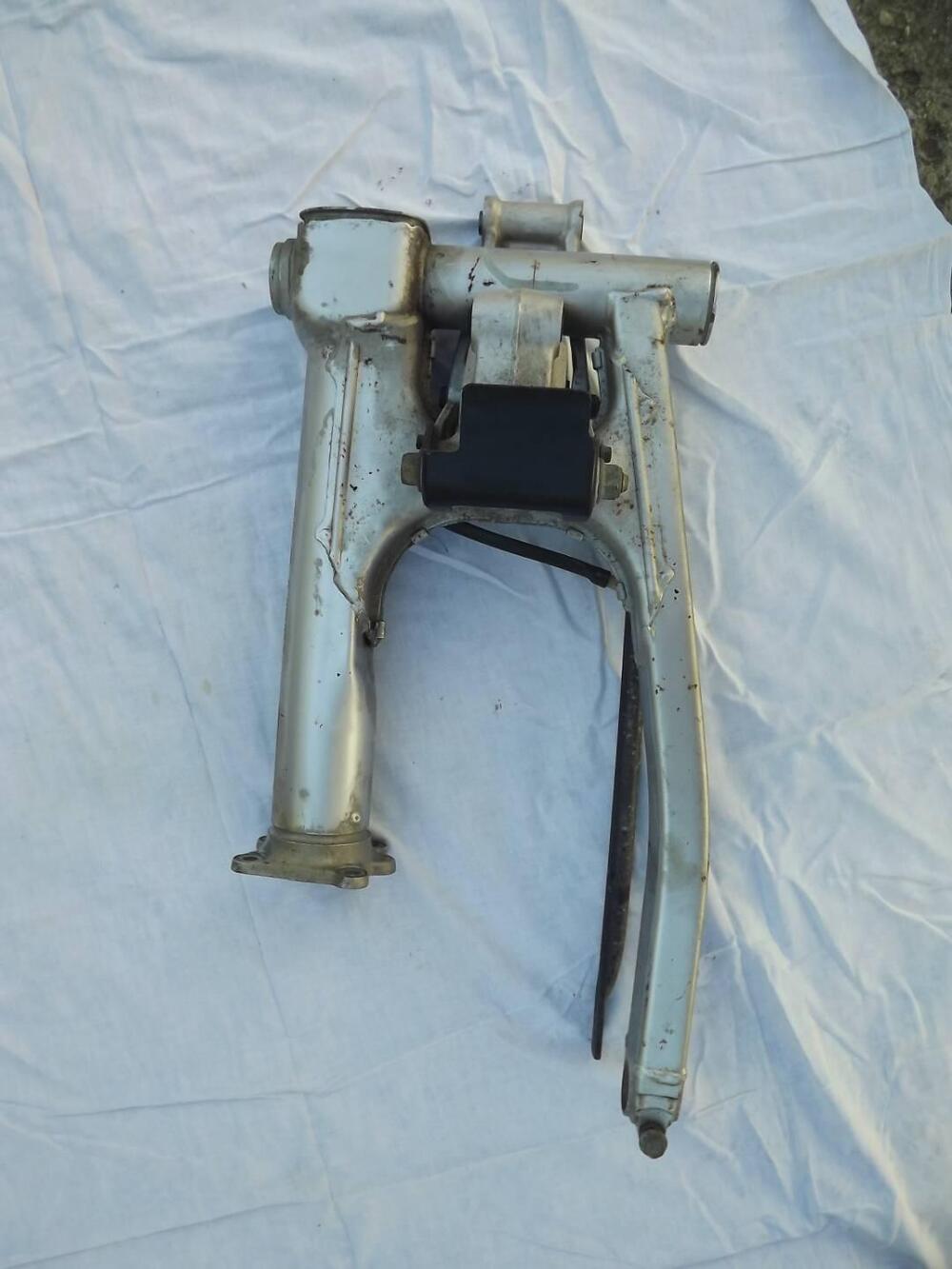 forcellone posteriore honda XLV (3)