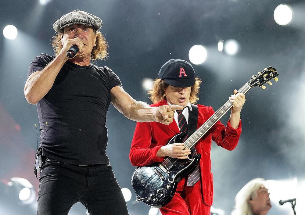 Gli AC/DC dimostrano che il rock &egrave; roba da vecchi (e meno male)