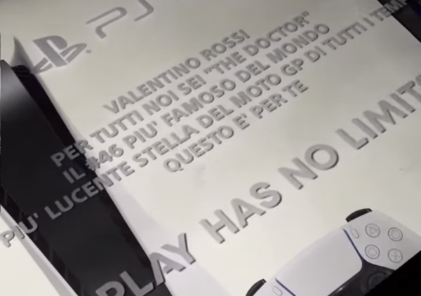 Sony regala una PS5 a Valentino Rossi che ringrazia su Instagram: Play has no Limits!
