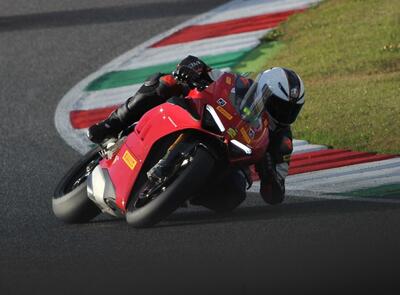 Ducati Panigale V4R TEST. La regina