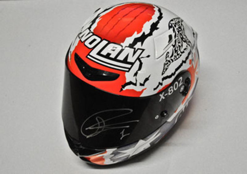 All&#039;asta il casco autografato da Stoner