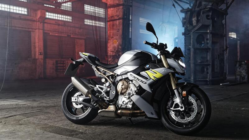 Nuova BMW S1000R 2021. Foto e dati