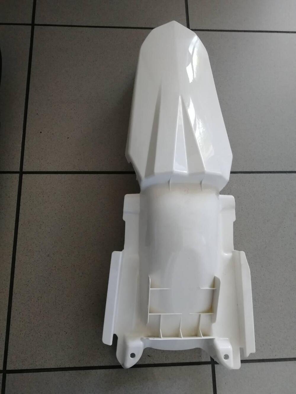 KIT PLASTICHE, PARAFANGO POST E SELLA SWM RS 500 R (2)