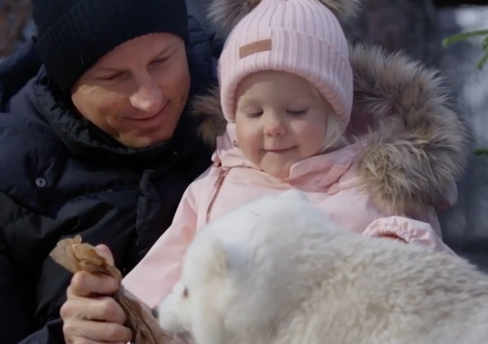 Il video di Kimi Raikkonen con Babbo Natale che fa impazzire i tifosi